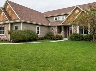 W243N2707 Creekside Ct, Pewaukee, WI 53072