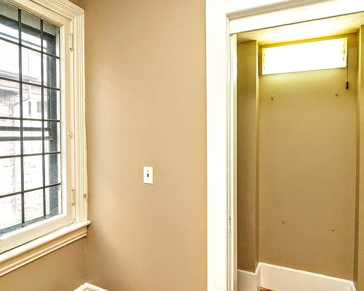 595 University Ave — Photo 8