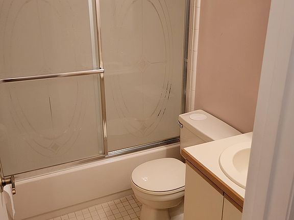 4th image of 1039 Oak Forest Cir