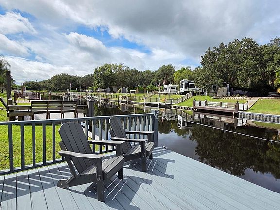 3rd image of 565 WATERWAY DRIVE