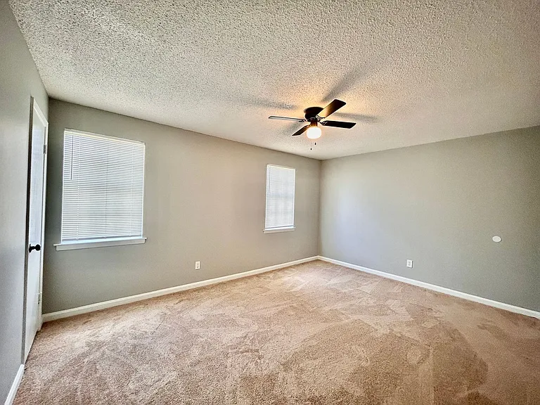 975 N White Station Rd — Photo 15