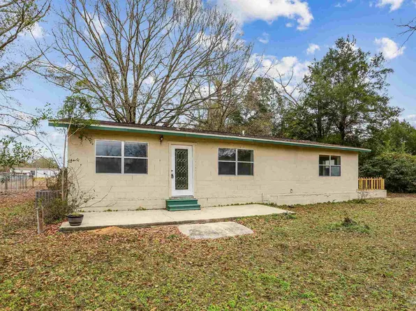 35 N Cypress St, Walnut Hill, FL 32568