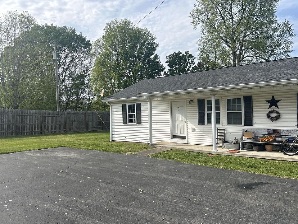 1st image of 109 Southwest Dr #A