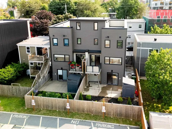 2371 Creighton St, Halifax, NS B3K 3R8