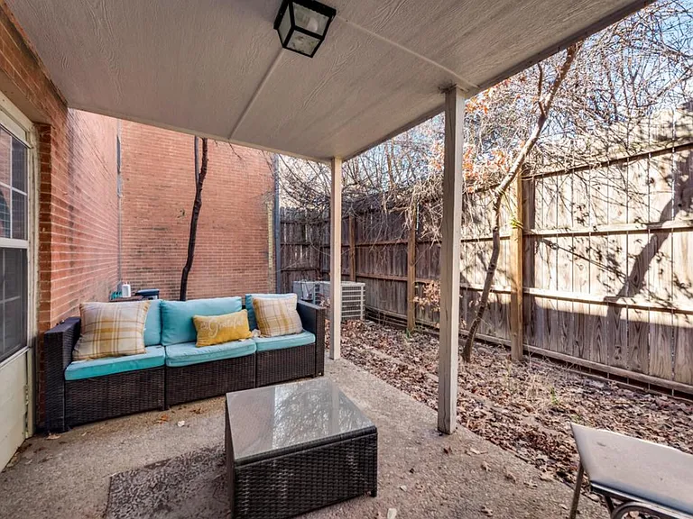 E Avenue J — Photo 18