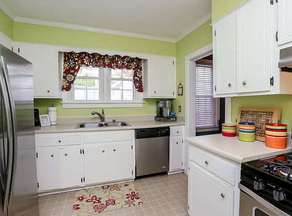 5th image of 1715 King Woods Dr