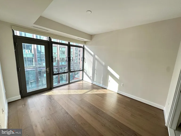 7171 Woodmont Ave #606 — Photo 4