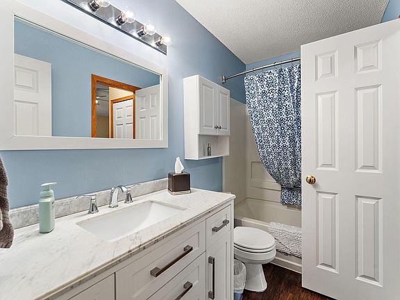 4th image of 9473 Jewel Ln N