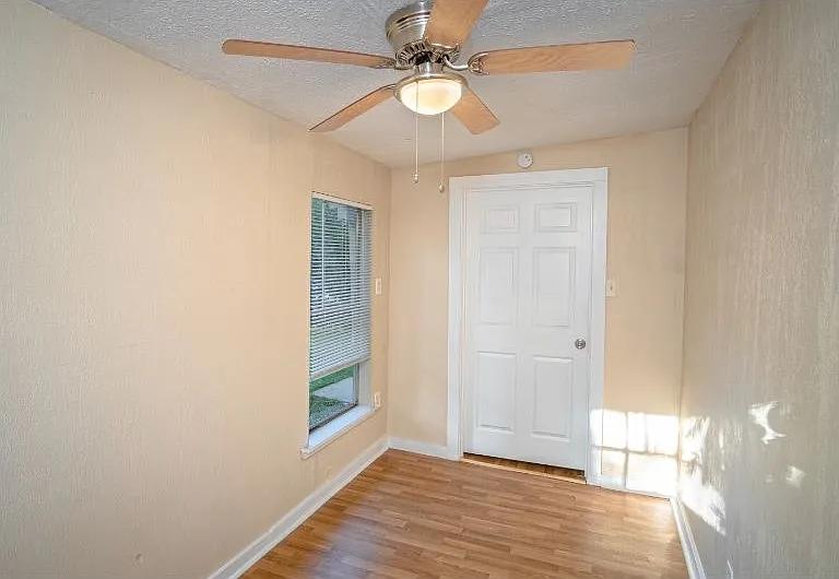 1435 Gibbs St — Photo 2