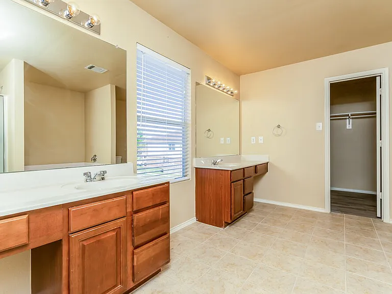 8500 Shallow Creek Dr — Photo 10