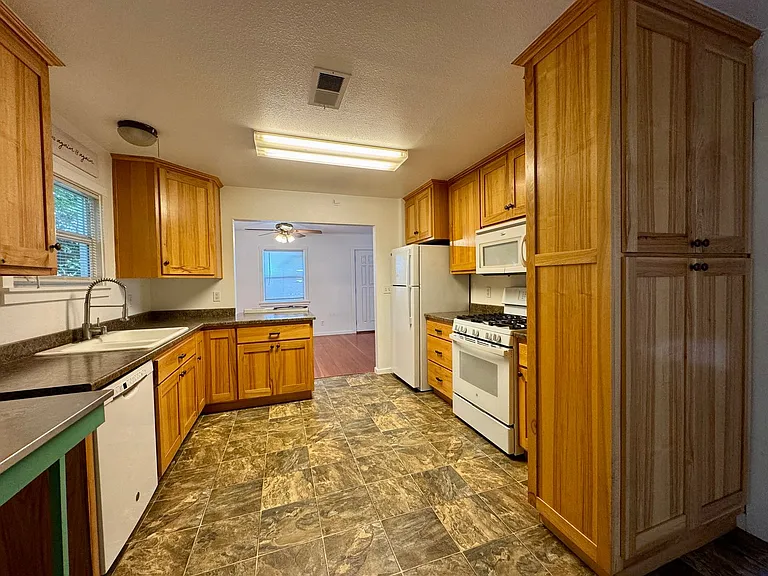 344 Loleta Dr — Photo 5