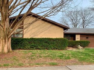 2106 Lynwood Dr, Champaign, IL 61821