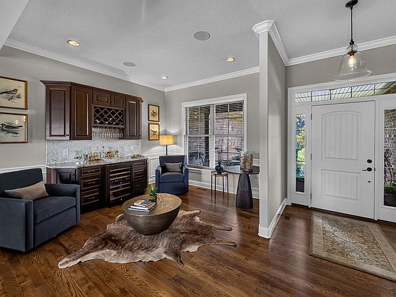 5th image of 955 Cobblestone Dr