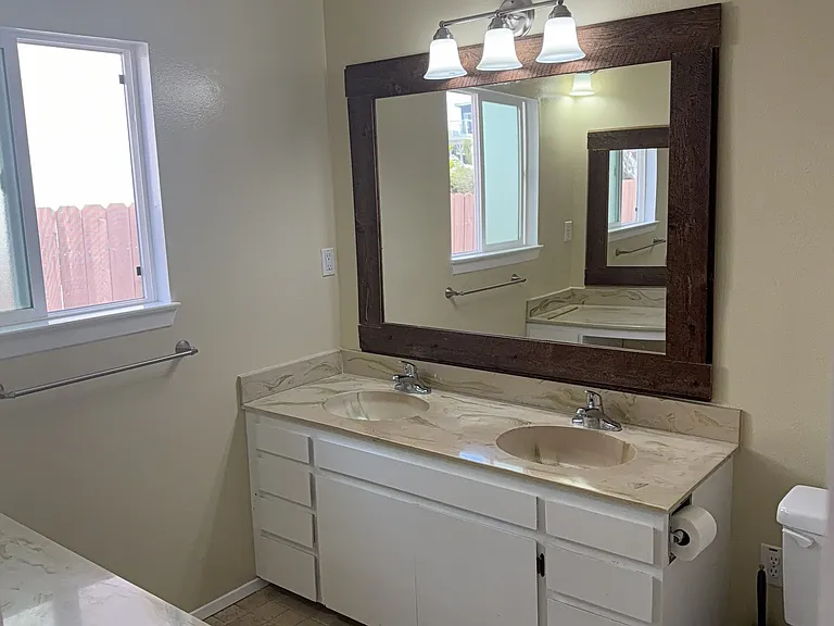 995 Carmel St — Photo 11