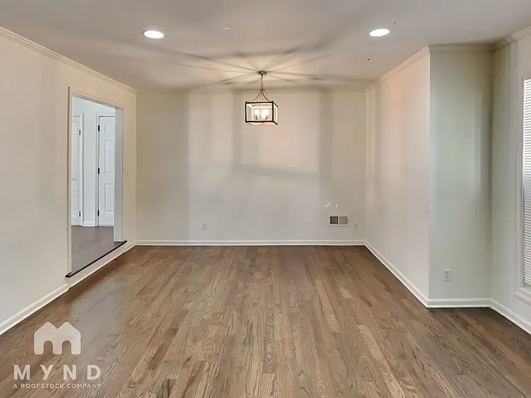 305 Franklin Rd — Photo 10