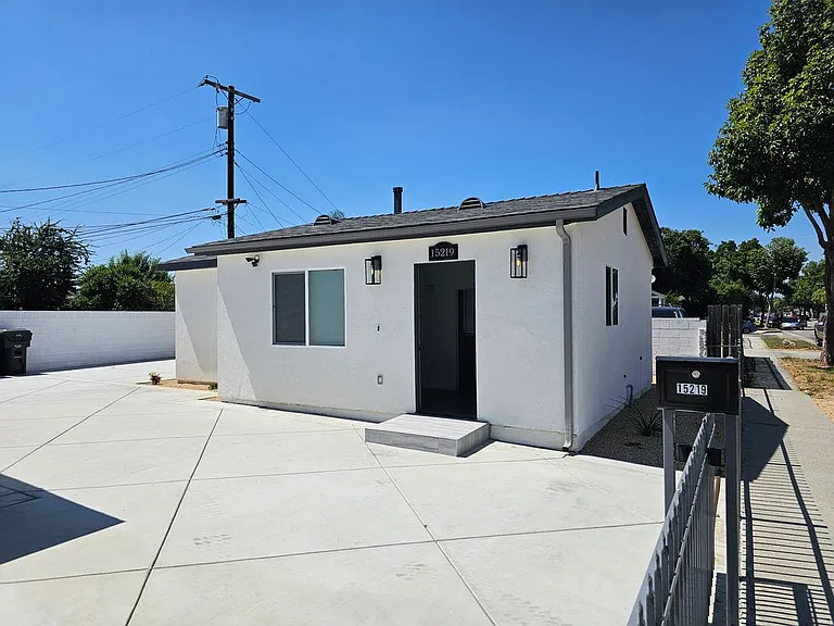 15219 Ibex Ave — Photo 1
