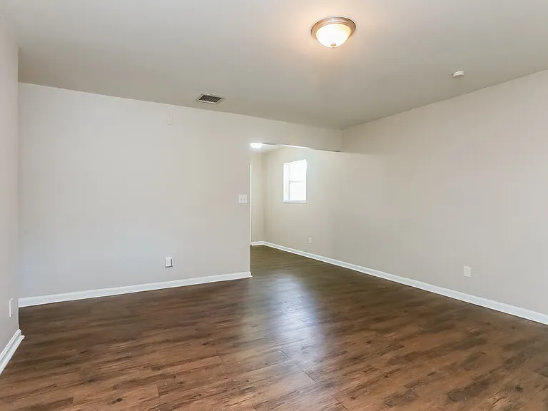 2960 NW 20th St — Photo 5