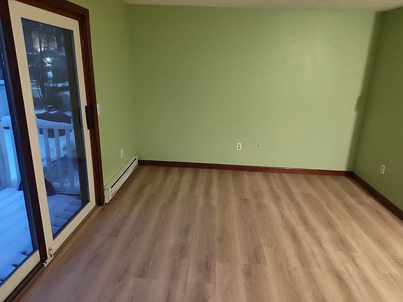 3rd image of 15 Houghton St APT 9