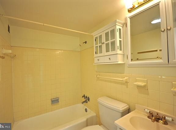 5th image of 6631 Wakefield Dr APT 715