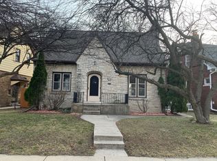 2172 S Livingston Ter, West Allis, WI 53219