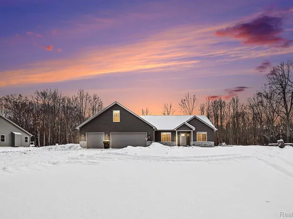 6303 High Rd, Algonac, MI 48001