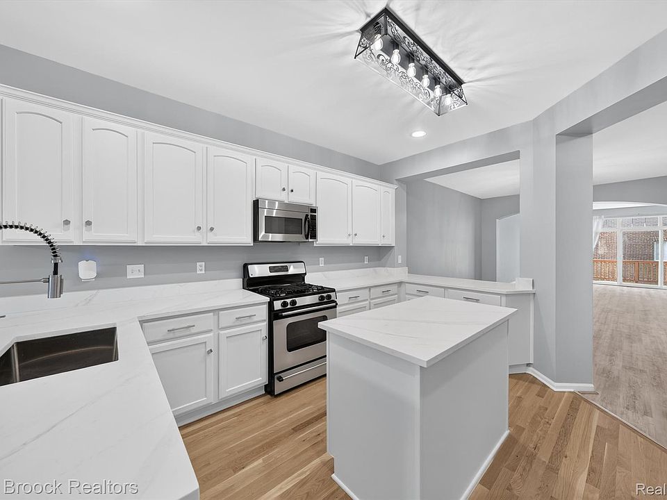37508 Newburgh Park Cir, photo 21