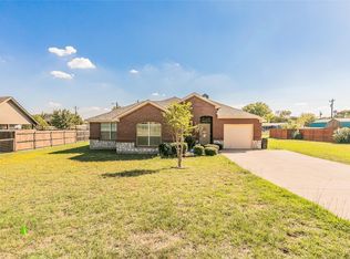 1520 Sandy Beach Rd, Azle, TX 76020