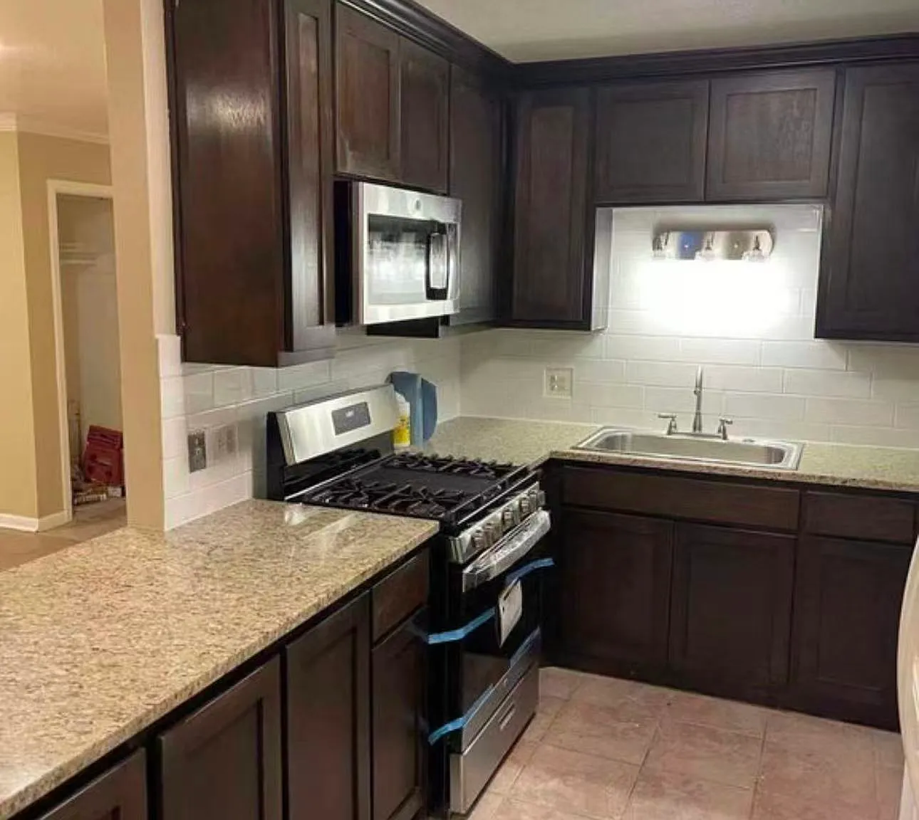 7 bed, 2700 sqft, $2,800 — Photo 2