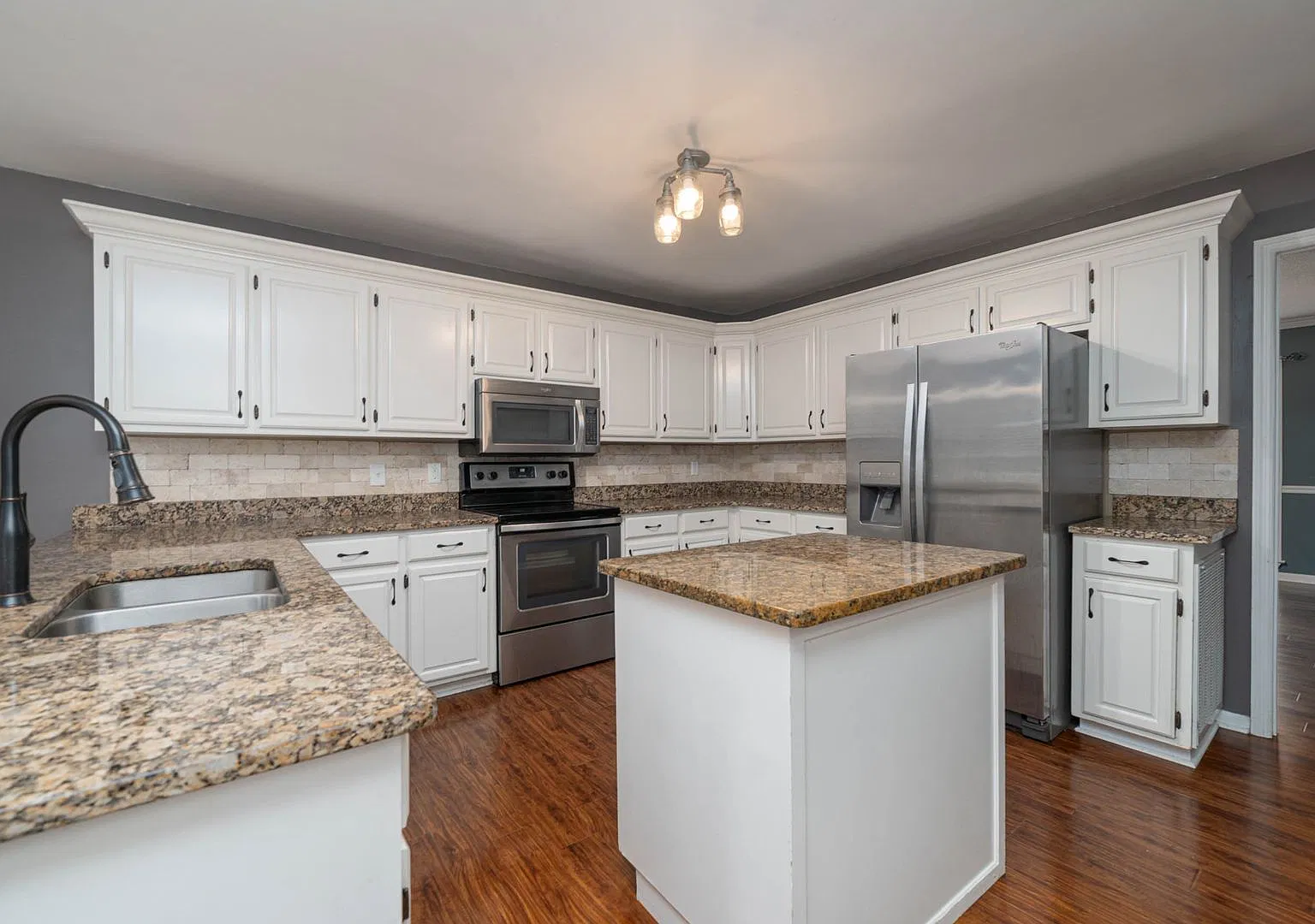 221 Stone Valley Drive! Lots of space!! Great location!! — Photo 4