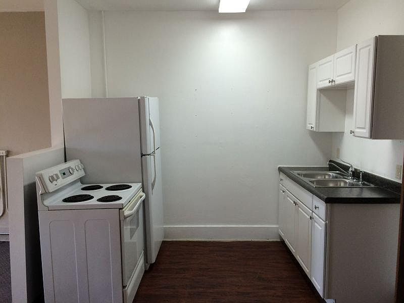 2nd image of 1221 2nd St #B