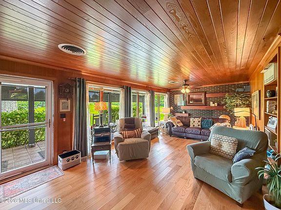 4th image of 4776 Terry Rd