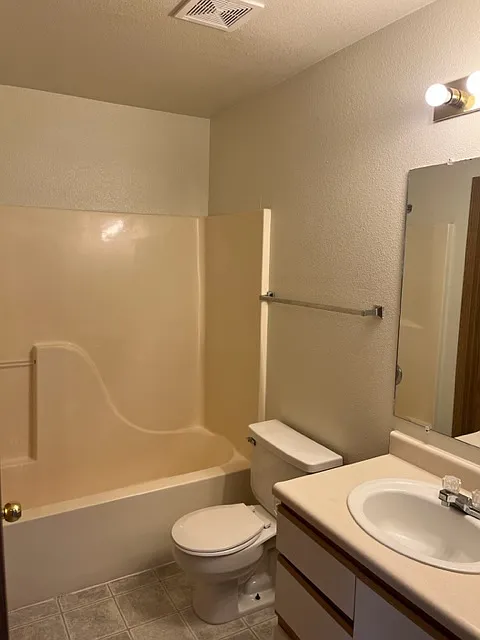 2 bed, 1200 sqft, $1,350 — Photo 3
