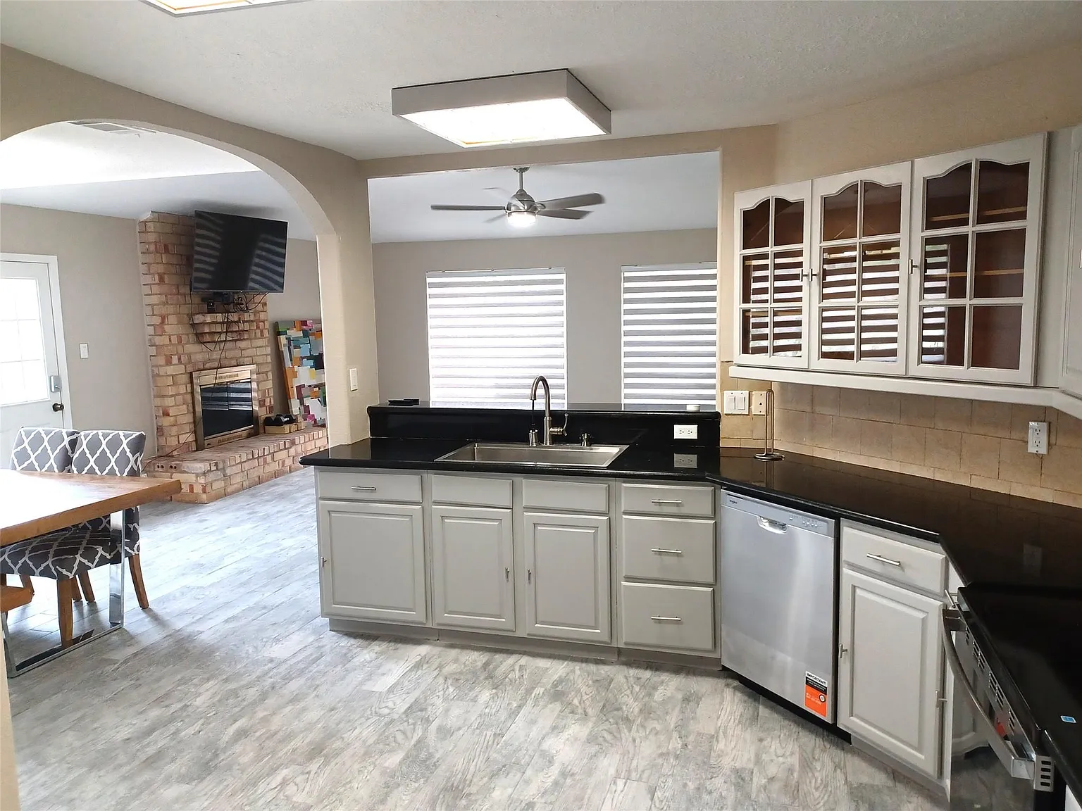 3 bed, 2.0 bath, 1483 sqft, $1,650 — Photo 4