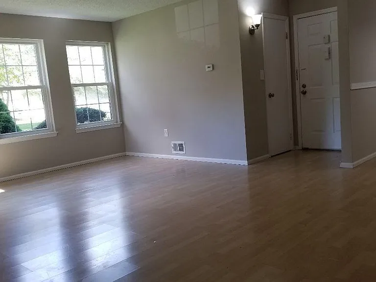 255 Wycoff Way W — Photo 3