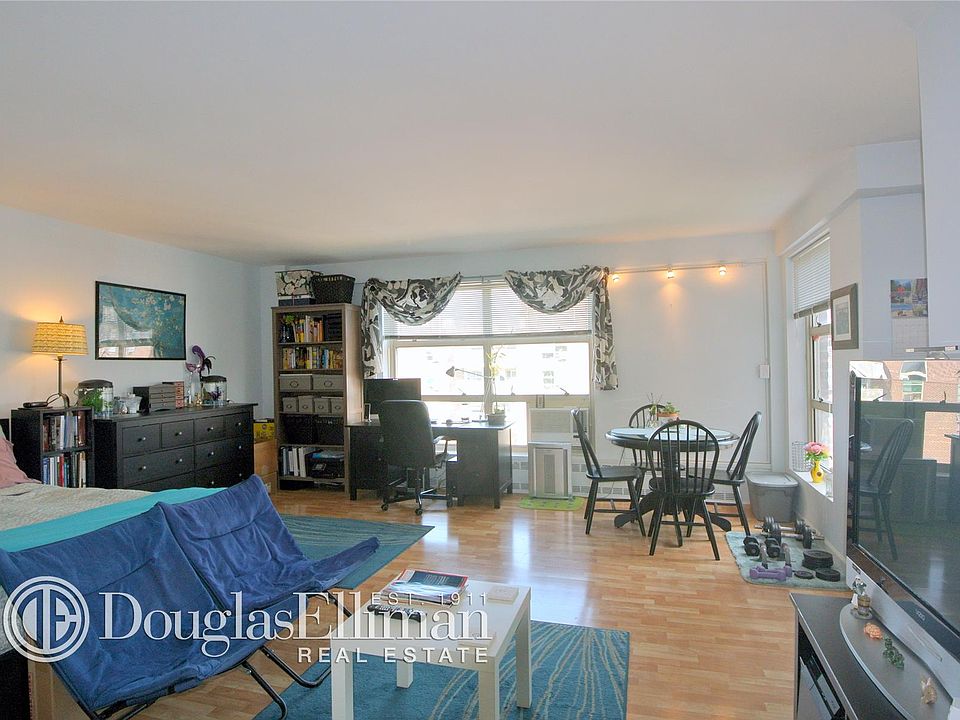 1st image of 80 La Salle St APT 20E