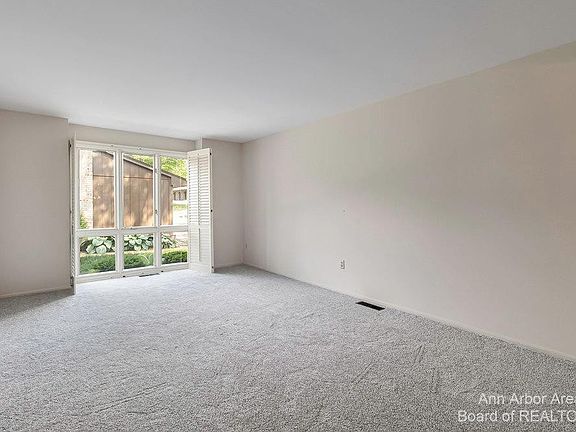 4th image of 712 Greenhills Dr