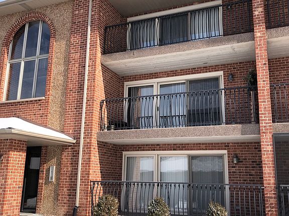 4th image of 8202 W 111th St Unit 2C