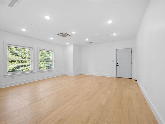 4th image of 208 Spencer Ave Unit 3