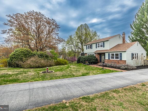 3rd image of 1107 Overlook Dr