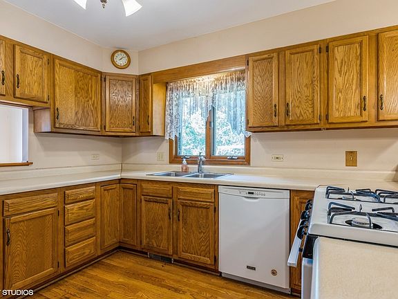 3rd image of 308 Liberty Ln