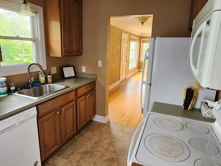 1375 Cohansey St — Photo 3
