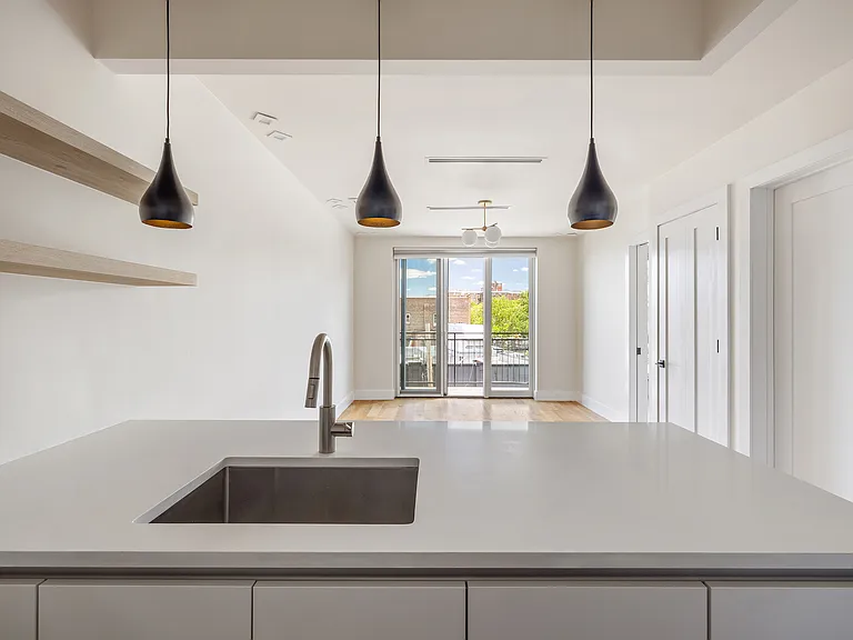 77 Kingsland Ave #4F — Photo 3