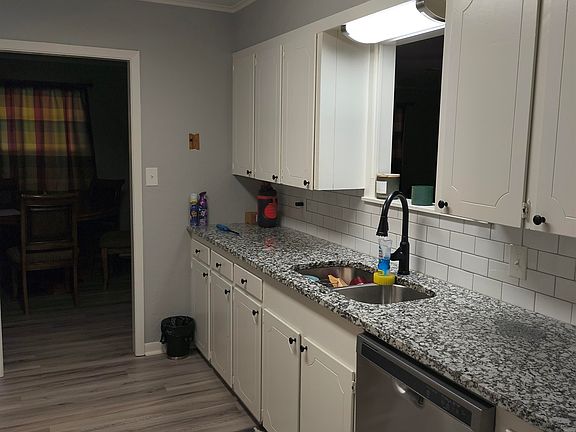 3rd image of 2703 Fleetwood Dr