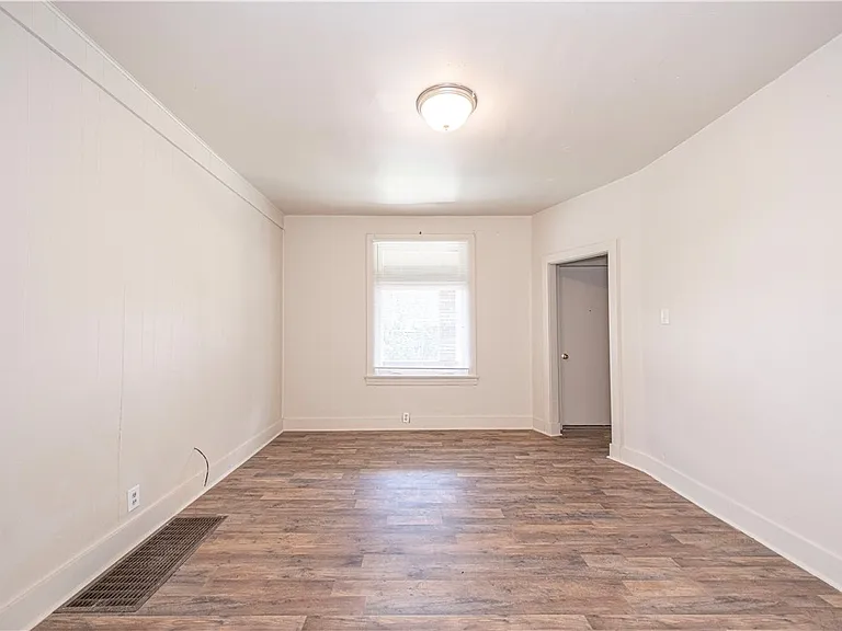 1067 Cleveland Ave — Photo 12