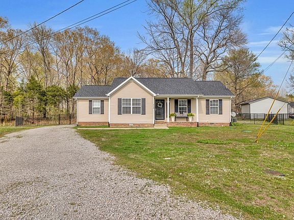 3rd image of 738 Eaglesham Dr