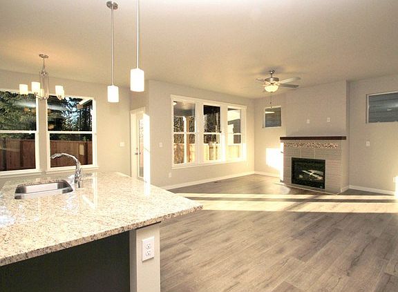 4th image of 16220 80th Ave E