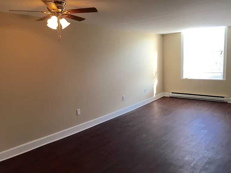 Huntington Apartments — Photo 26