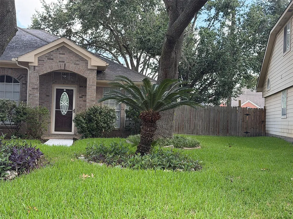 15318 Inks Lake Dr