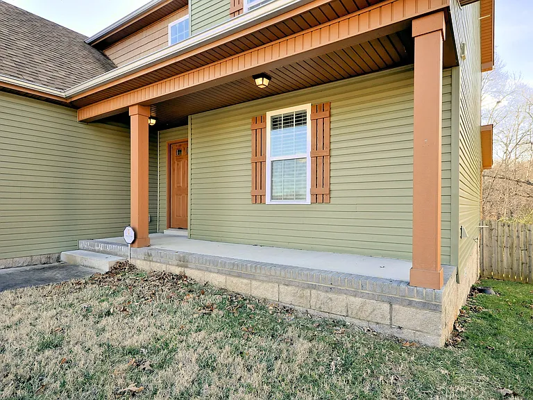 446 Cyprus Ct — Photo 2