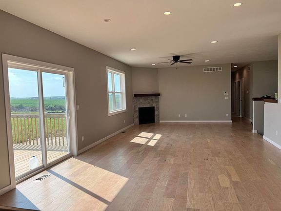 4th image of 440 Gavin Cir
